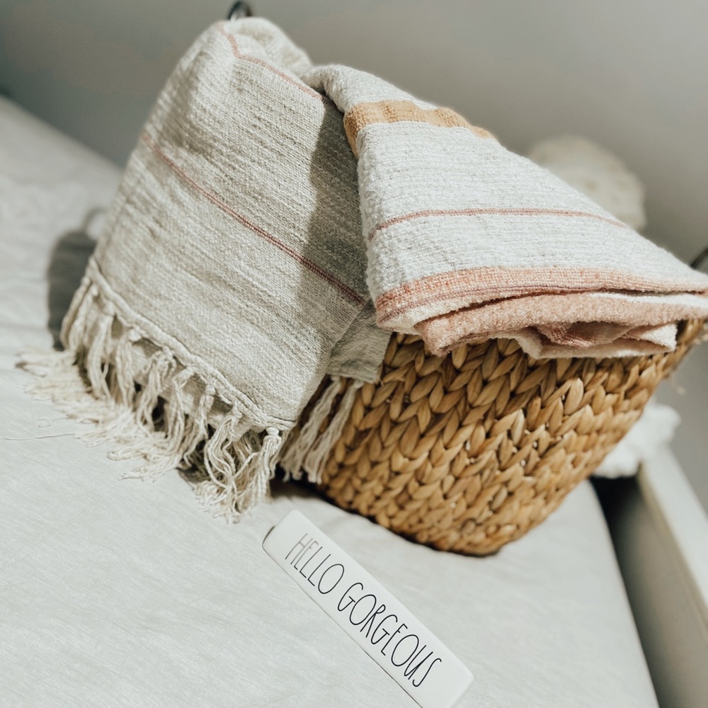 Cute Decor Throw✨